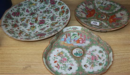 Four Chinese famille verte plates/dishes, 19th century largest diameter 34cm